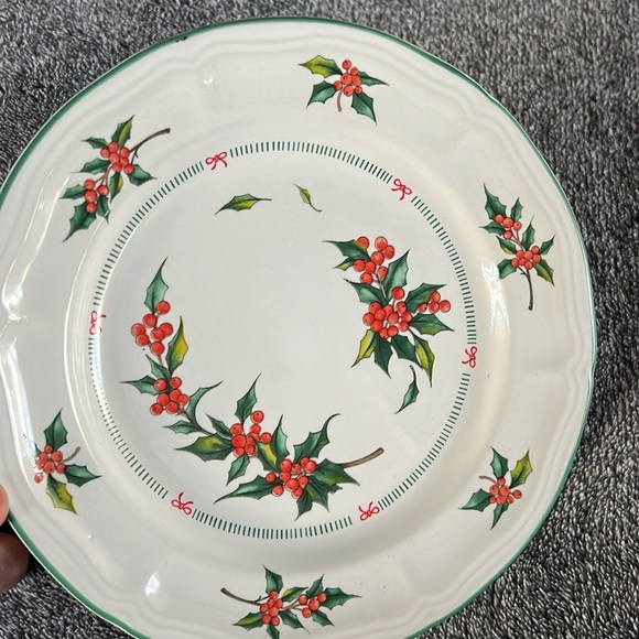 TABLETOPS UNLIMITED HOLLY BERRY PLATE - SALAD, DESERTS OR APPETIZERS - Picture 10 of 11